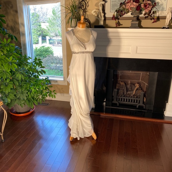 🌻SOLD🌻🌻🌻LAURA PETITES~Gown with Sequin and Ruffle Detail - Picture 7 of 15